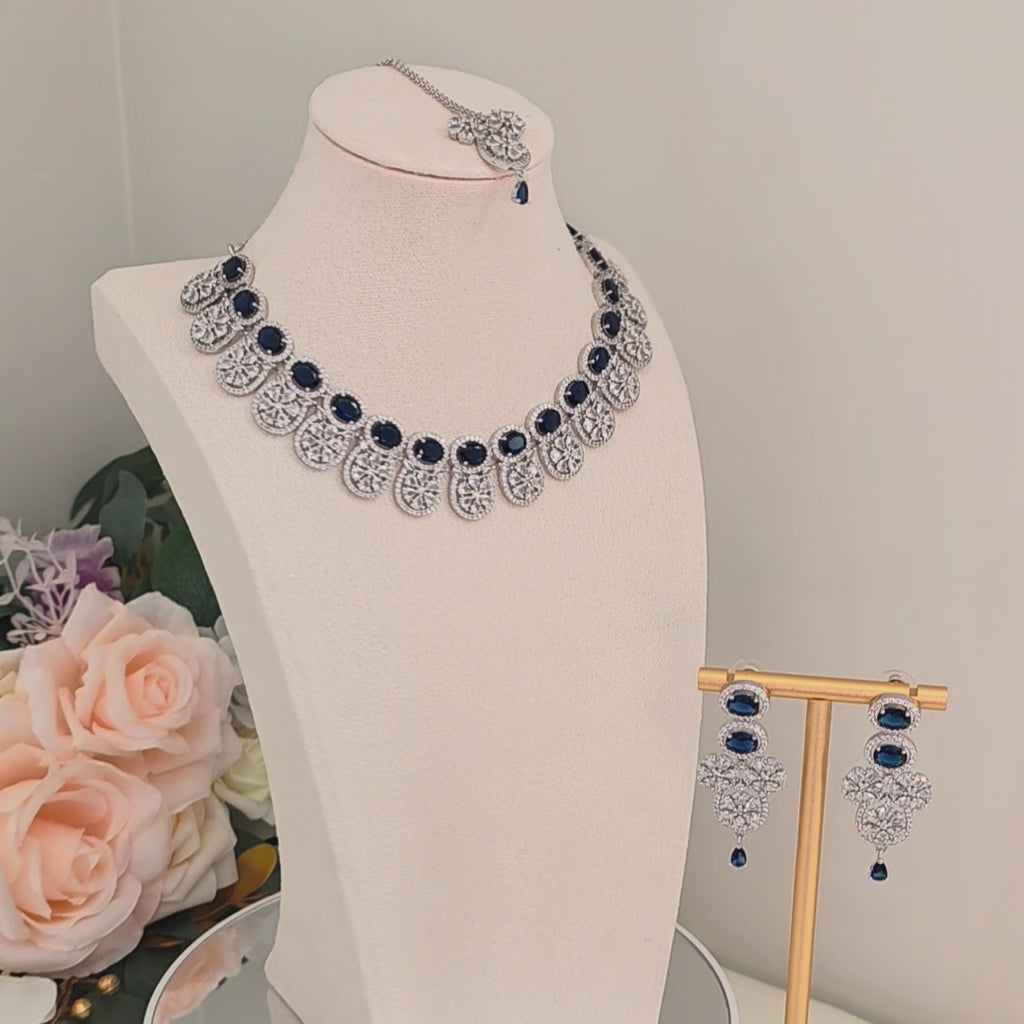 CELESTIA NOIR Sapphire Medallion Set