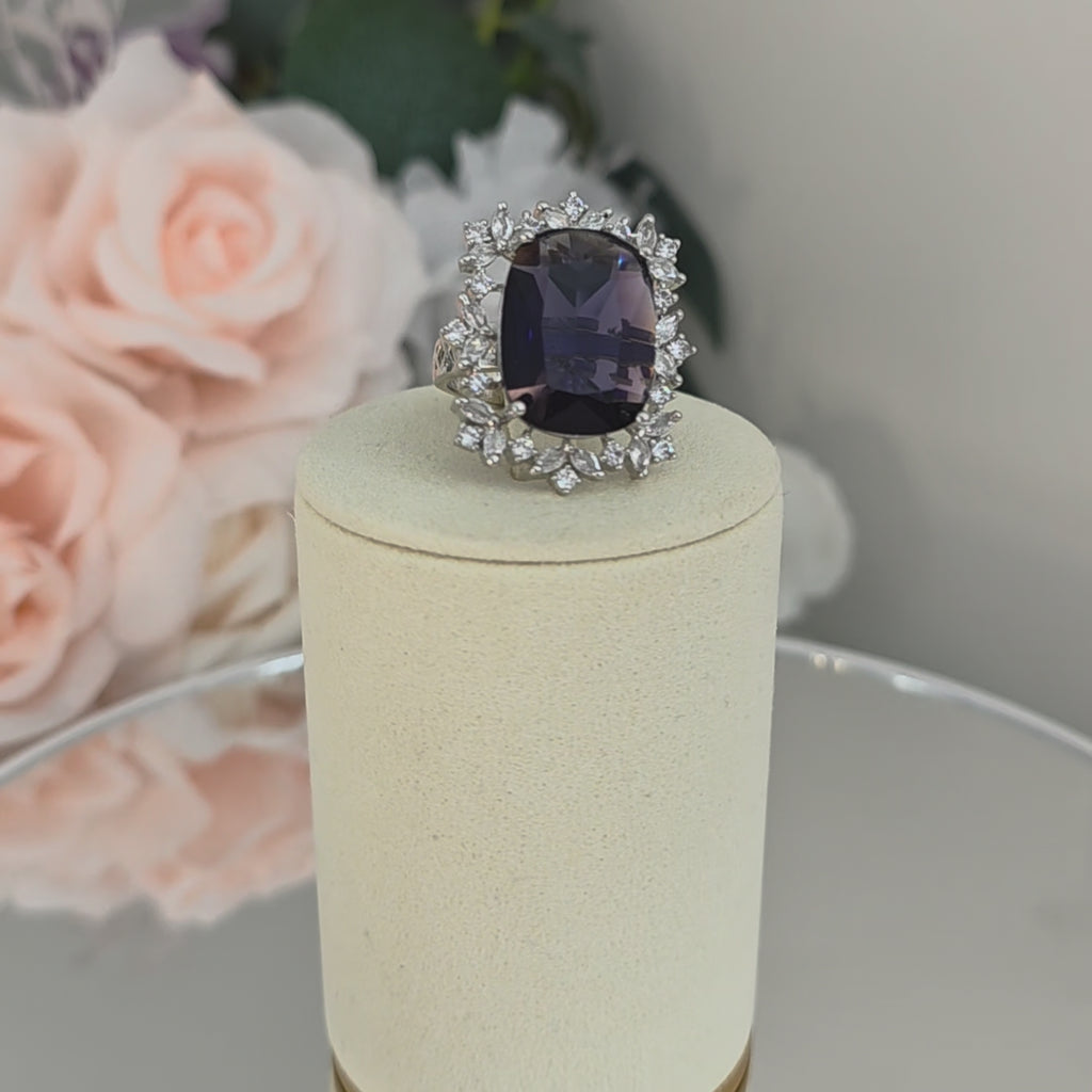 Noctelle Sapphire Halo Statement Ring